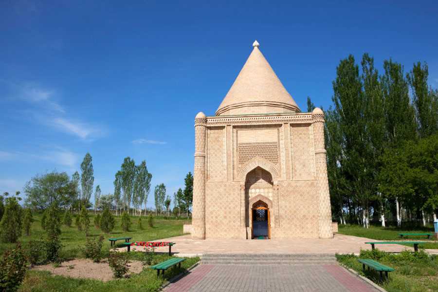 Приключения российских туристов в Казахстане -variables описание уникальных достопримечательностей