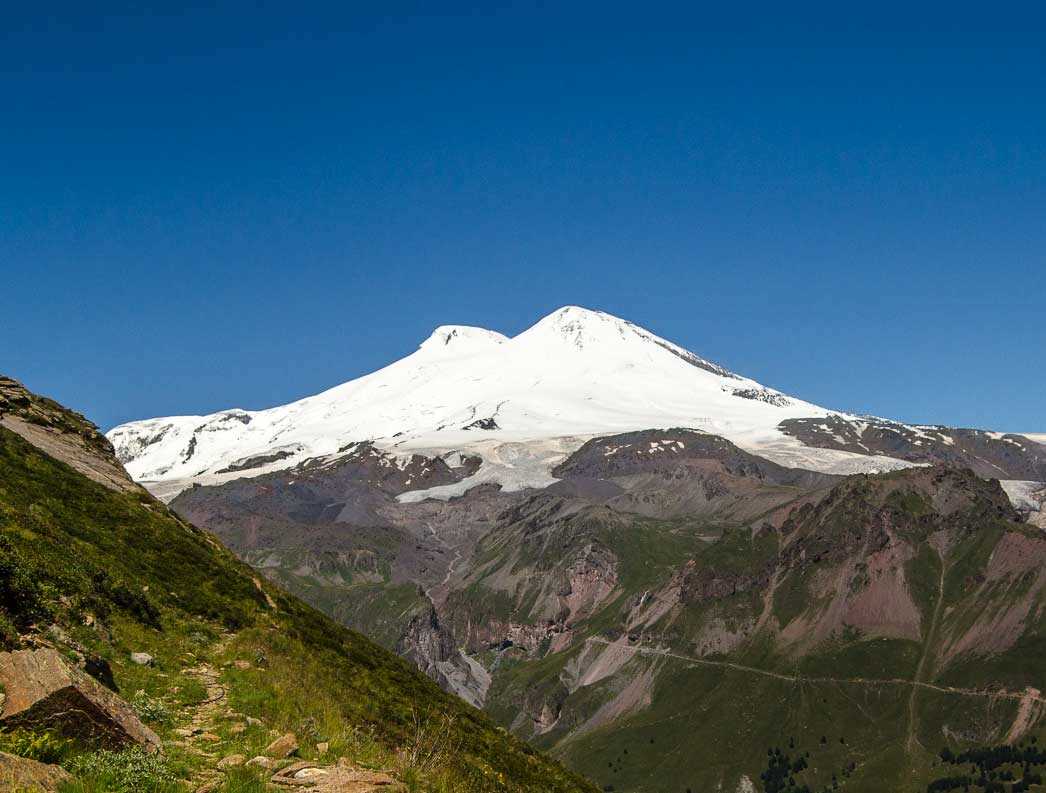 Изумрудный Эльбрус: лучшие туристические маршруты и достопримечательности