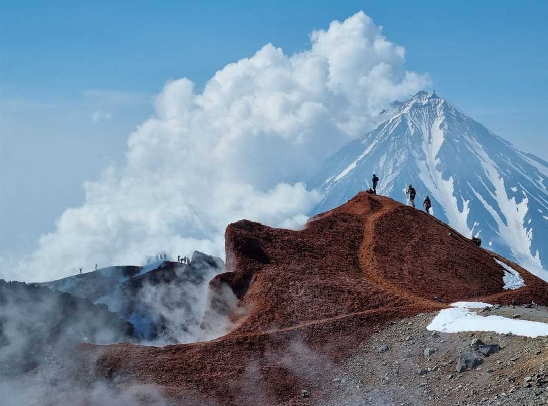 Восхождение на вулканы Мутновский и Горячая: край природы