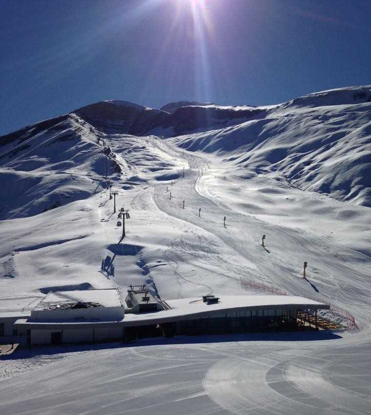 Экстремальные спуски в горах Азербайджана: горнолыжные курорты с трассами 2024 года