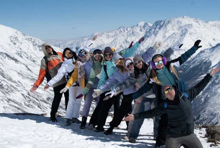 Путешествие на горнолыжный тур Архыз-Домбай: идеальное сочетание комфорта и экстремальных спусков